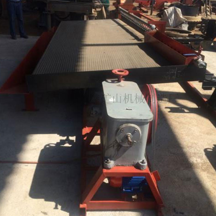 銻礦選礦中的重選設(shè)備之一——選礦搖床